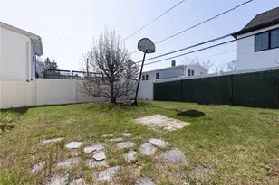 2492 2nd St, East Meadow, NY 11554 - Photo 24