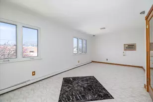 34 Vandewater Ave, Floral Park, NY 11001 - Photo 18
