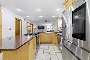 34 Vandewater Ave, Floral Park, NY 11001 - Photo 8