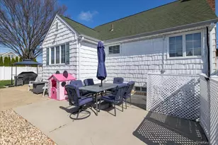 299 37th St, Lindenhurst, NY 11757 - Photo 22