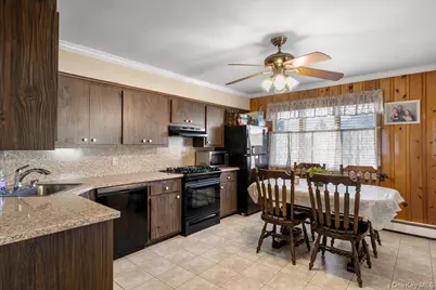 299 37 Street, Lindenhurst, NY 11757 - Photo 10