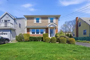 150 Hughes Pl, Albertson, NY 11507 - Photo 32