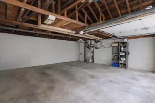 150 Hughes Pl, Albertson, NY 11507 - Photo 20