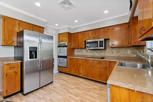 20 Veronica Ct, Smithtown, NY 11787 - Photo 6