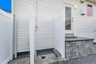 256 Division Ave, Massapequa, NY 11758 - Photo 38