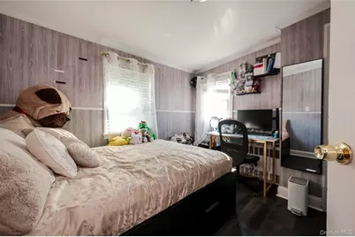 126 Scranton Avenue, Lynbrook, NY 11563 - Photo 16