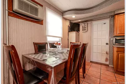 126 Scranton Avenue, Lynbrook, NY 11563 - Photo 4