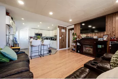 126 Scranton Avenue, Lynbrook, NY 11563 - Photo 12