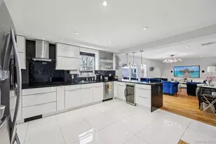 11 Mid Pl, Bohemia, NY 11716 - Photo 14