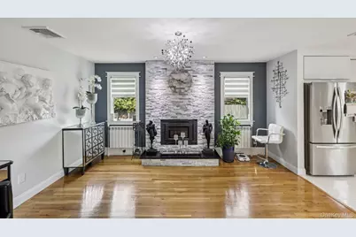 11 Mid Place, Bohemia, NY 11716 - Photo 8