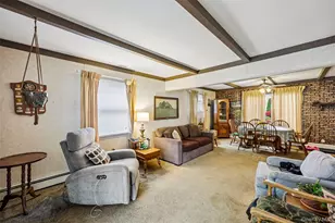 58 Oxford St, Roslyn Heights, NY 11577 - Photo 4