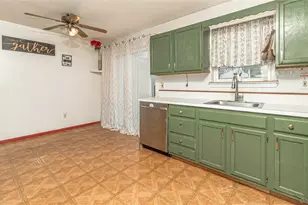 44 Oak St, Central Islip, NY 11722 - Photo 6