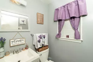 44 Oak St, Central Islip, NY 11722 - Photo 8