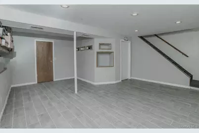 44 Oak Street, Central Islip, NY 11722 - Photo 18