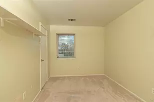 44 Oak St, Central Islip, NY 11722 - Photo 10