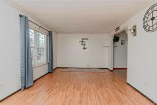 44 Oak St, Central Islip, NY 11722 - Photo 4