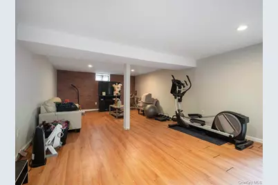 16 W Maltbie Avenue, Suffern, NY 10901 - Photo 20