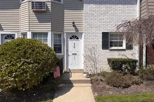 3136 Wilshire Ln, Oakdale, NY 11769 - Photo 2