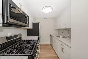 136 Artist Lake Dr, Middle Island, NY 11953 - Photo 10