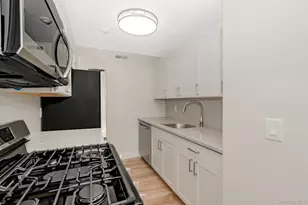 136 Artist Lake Dr, Middle Island, NY 11953 - Photo 6