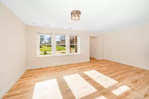 136 Artist Lake Dr, Middle Island, NY 11953 - Photo 4