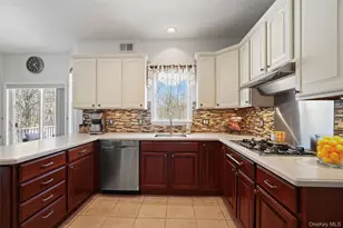 70 Travis Rd, Baldwin Place, NY 10505 - Photo 12