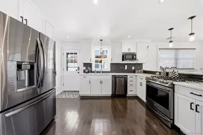 11 Grand Central Avenue, Amityville, NY 11701 - Photo 18