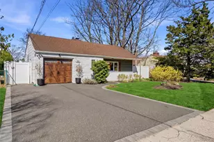 11 Grand Central Ave, Amityville, NY 11701 - Photo 2