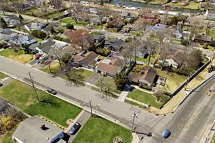 11 Grand Central Ave, Amityville, NY 11701 - Photo 34