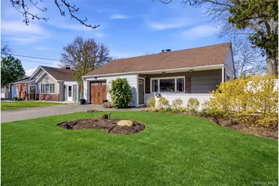 11 Grand Central Avenue, Amityville, NY 11701 - Photo 4