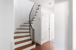 66 Wyatt Rd, Garden City, NY 11530 - Photo 18