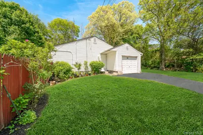 103 Gates Avenue, Central Islip, NY 11722 - Photo 22