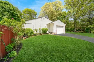 103 Gates Ave, Central Islip, NY 11722 - Photo 22