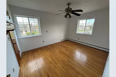 31 Woodward Street, Roslyn Heights, NY 11577 - Photo 18