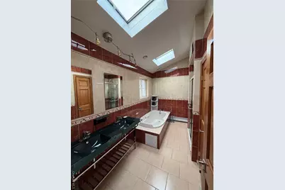 31 Woodward Street, Roslyn Heights, NY 11577 - Photo 22