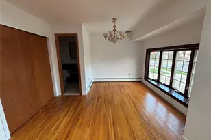 31 Woodward St, Roslyn Heights, NY 11577 - Photo 4