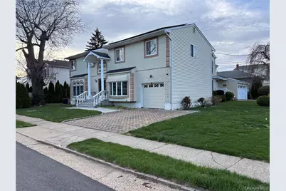 31 Woodward Street, Roslyn Heights, NY 11577 - Photo 2