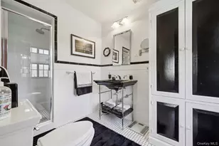 12 Sutton Pl, Rockville Centre, NY 11570 - Photo 14