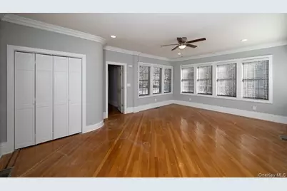 576 Scranton Avenue #576-4, Lynbrook, NY 11563 - Photo 4