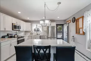 144 Washington Ave, Wheatley Heights, NY 11798 - Photo 14