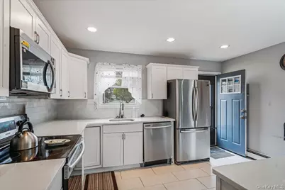 144 Washington Avenue, Wheatley Heights, NY 11798 - Photo 12
