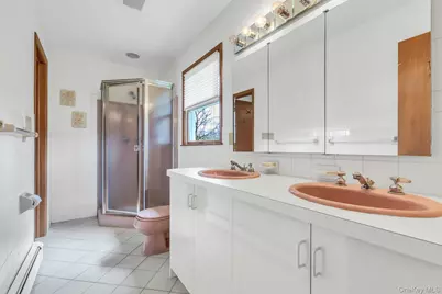 8 Adelphi Street, Islip, NY 11751 - Photo 24