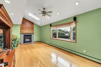 8 Adelphi Street, Islip, NY 11751 - Photo 4