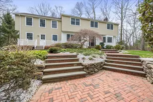 4 Springwood Path, Syosset, NY 11791 - Photo 2