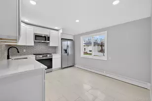 15 Lindsay St, Huntington, NY 11743 - Photo 8