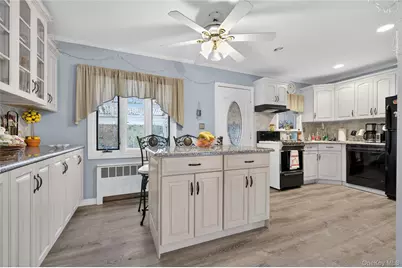 112 Wentworth Avenue, Albertson, NY 11507 - Photo 8