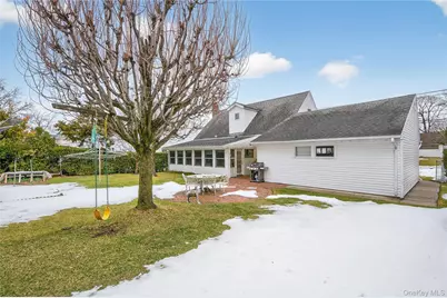 112 Wentworth Avenue, Albertson, NY 11507 - Photo 22