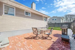 7 Hollywood Dr, Shirley, NY 11967 - Photo 30