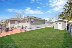 7 Hollywood Dr, Shirley, NY 11967 - Photo 32