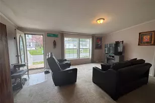 1661 Old Country Rd, Riverhead, NY 11901 - Photo 8